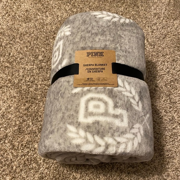 PINK Victoria's Secret Other - Pink Victoria’s Secret logo Sherpa blanket